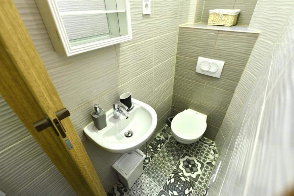 Cosy Flat In Kiraly Str, King Appartement Boedapest Buitenkant foto
